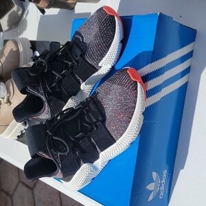 Unisex Adidas sneakers